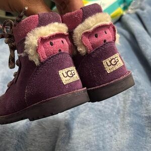 UGGS